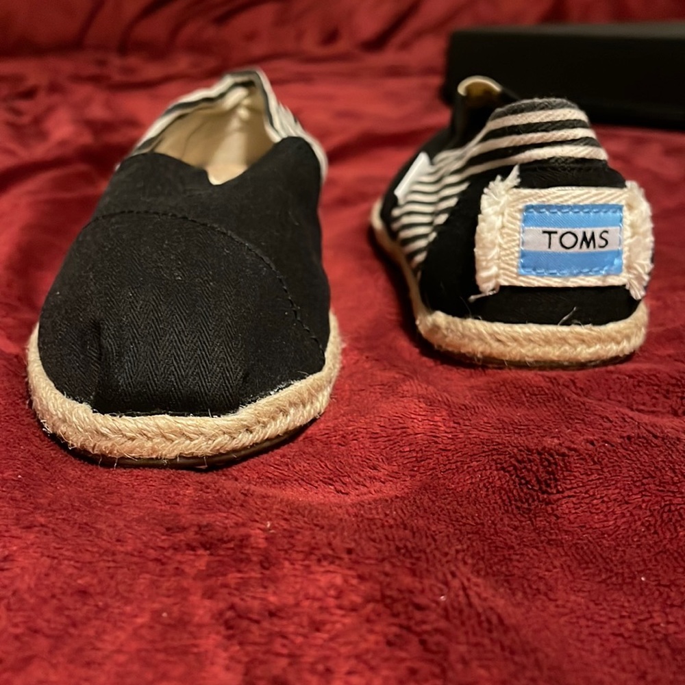 Toms W8 shoes.  Never used. Selling because small size.   Look like brand new.